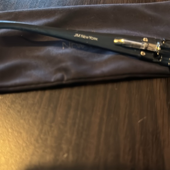 JM New York Readers - Picture 2 of 4